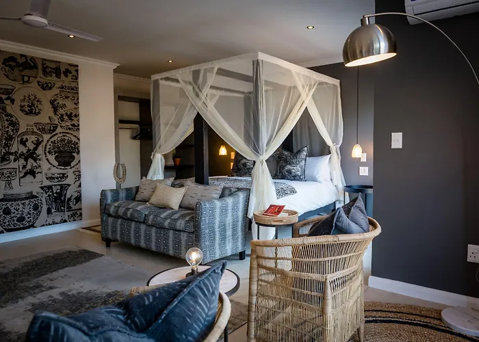 Safari Moon Luxury Bush Lodge