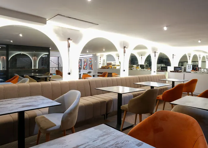 Le M Hotel