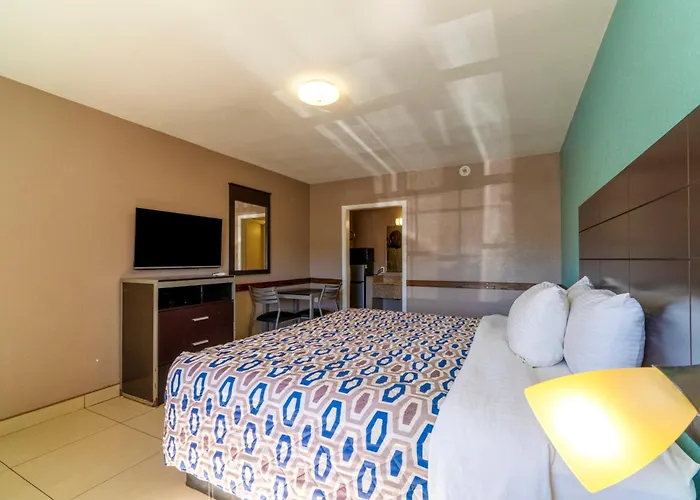 Woodfield Inn & Suites Hotel O, Yoakum Tx 111
