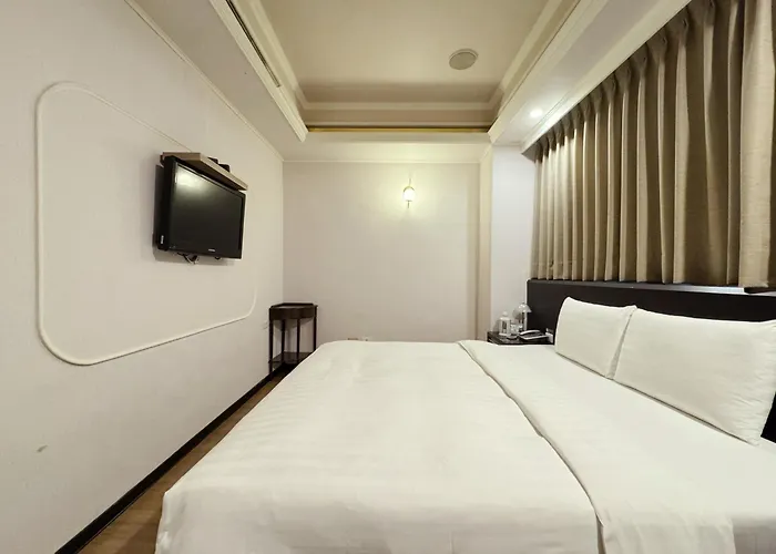 Finders Hotel Hualien Station