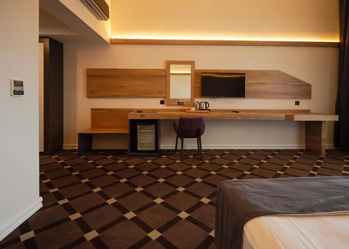 Karpalas City Hotel & Spa