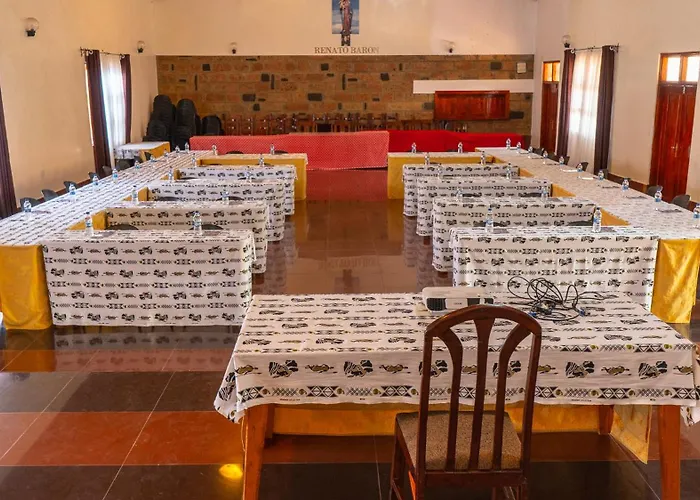 Miryams Village Inn Safari Lodge