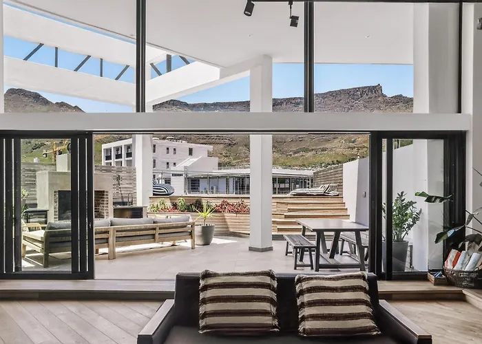 Penthouse - Mountain Views - Pool - Braai Villa Cape Town