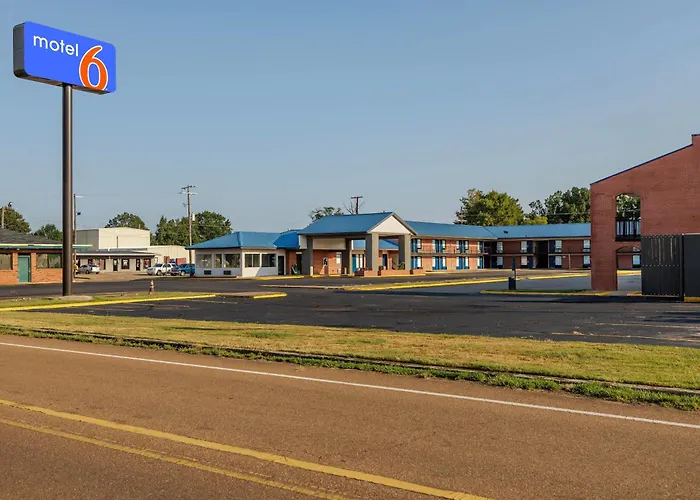 Motel 6 Greenwood, MS