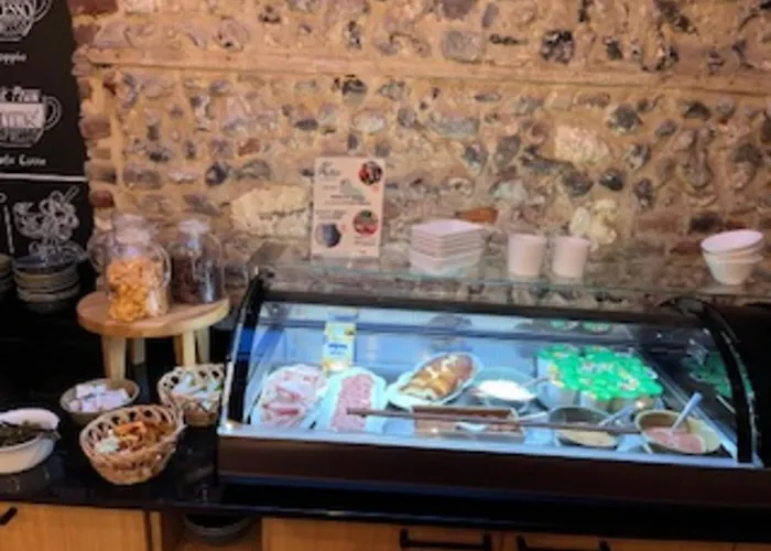 Logis Hotel & Restaurant - Les Hauts De Montreuil