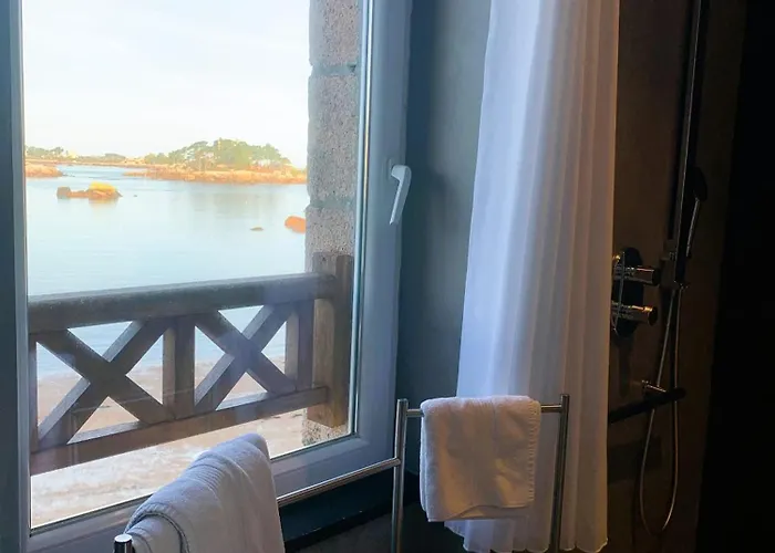 Logis Hotel Saint Guirec Et De La Plage