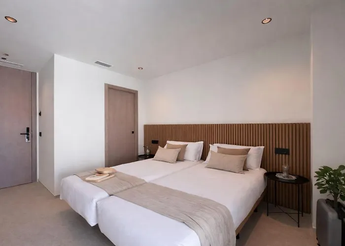Hugo Beach Hotel & Apartments