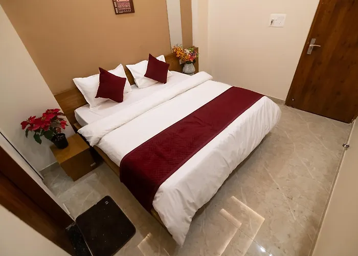 Hotel Raaz And Family Restaurant