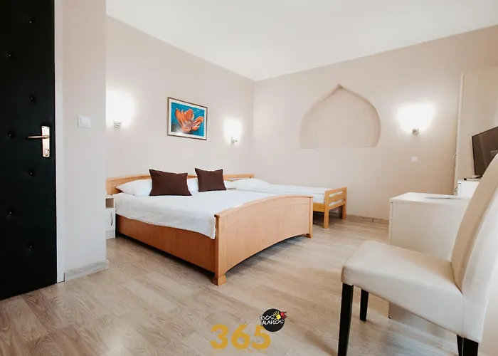 Hotel 365 Dos Manos