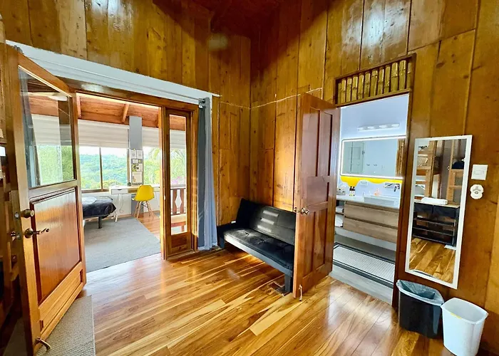 Hotel Honey Bee