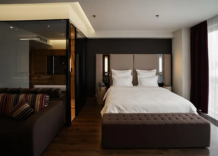11 Mirrors Design Hotel