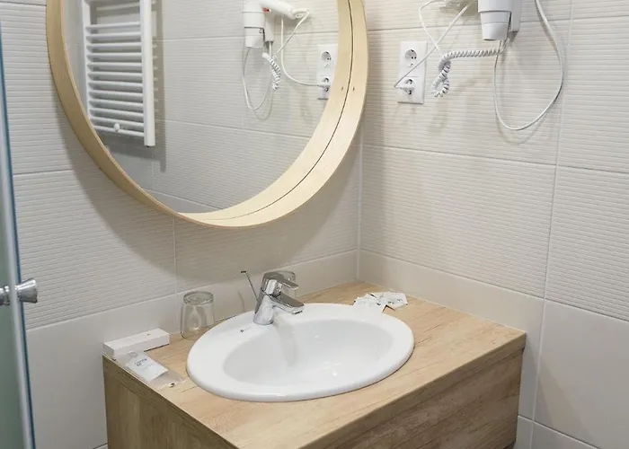 Hotel Adalbert Szent Tamas Haz
