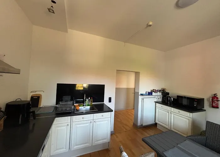 Zimmer-Bad-TV-Kühlschrank-14