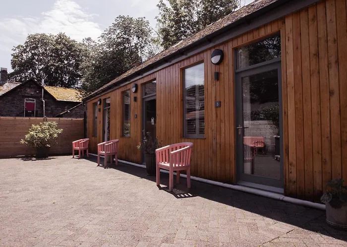 Tweedies Bar And Lodge