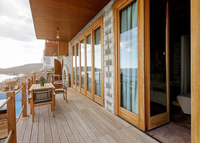 Kshira Oasis Qeparo - Boutique Beachfront Suites & Restaurant