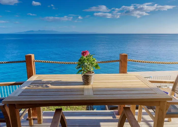 Kshira Oasis Qeparo - Boutique Beachfront Suites & Restaurant