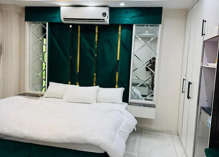 Regency Crown Hotel