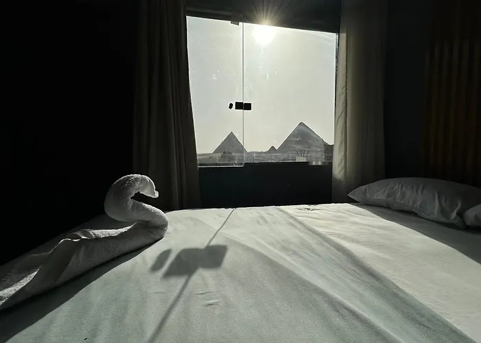 Royal Family Pyramids & Sphinx View Hotel