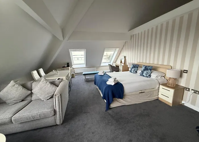 Boathouse Hotel