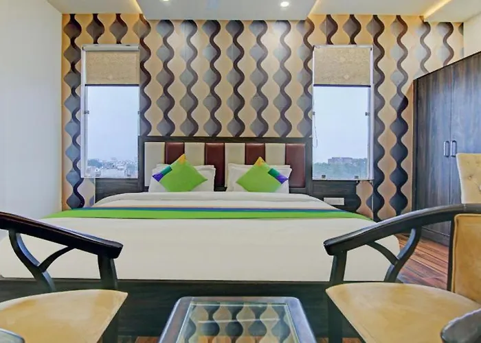 Hotel Super Affordable Silverkey Stay Near Krishna Nagar -Free Parking Facility