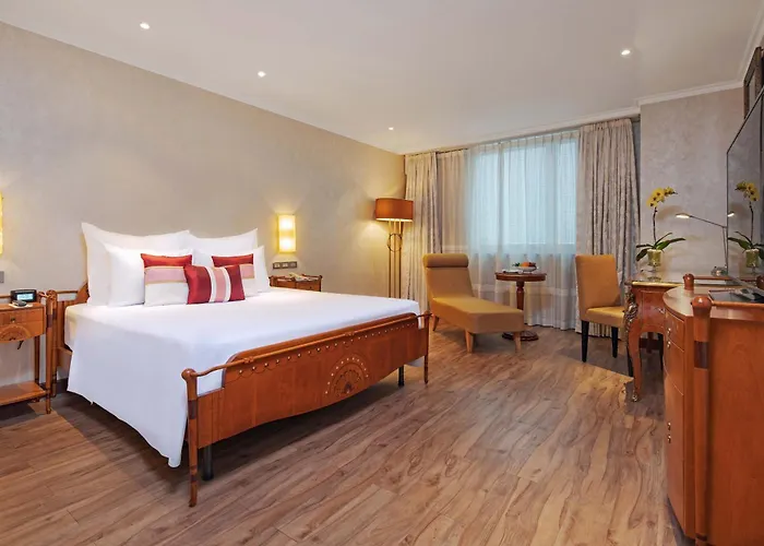 Windsor Plaza Hotel
