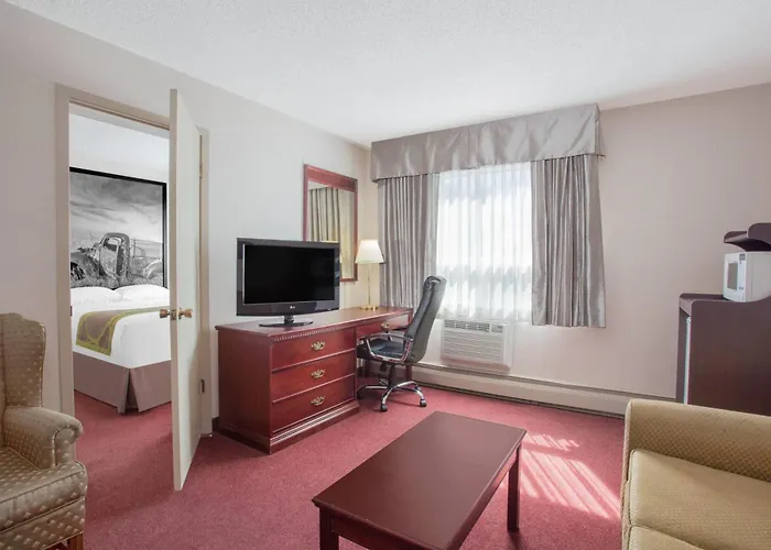 Super 8 By Wyndham Lethbridge Hotel