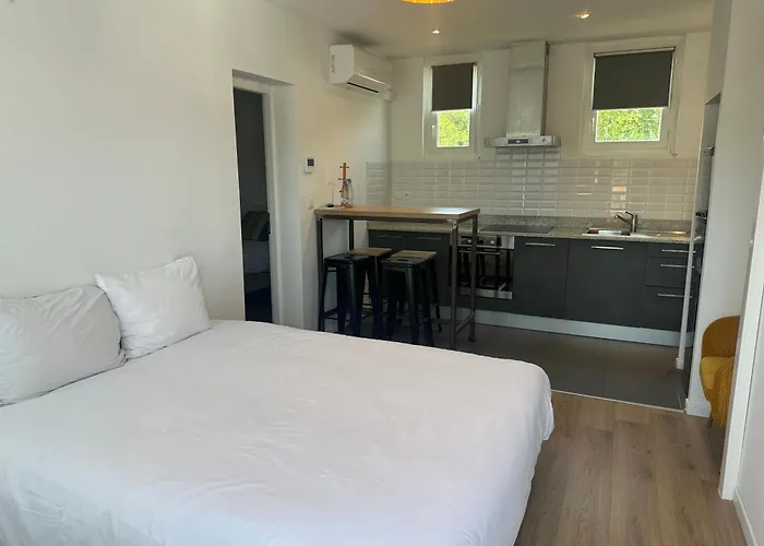 Logis Hotel & Restaurant La Villa Bleue