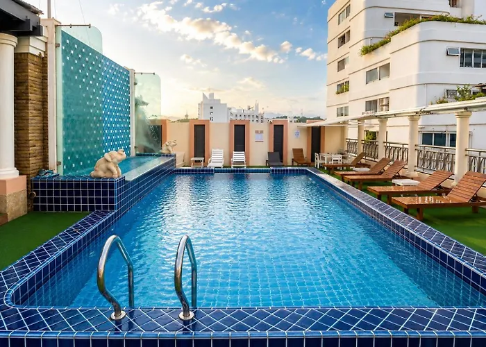 Whitehouse Condotel