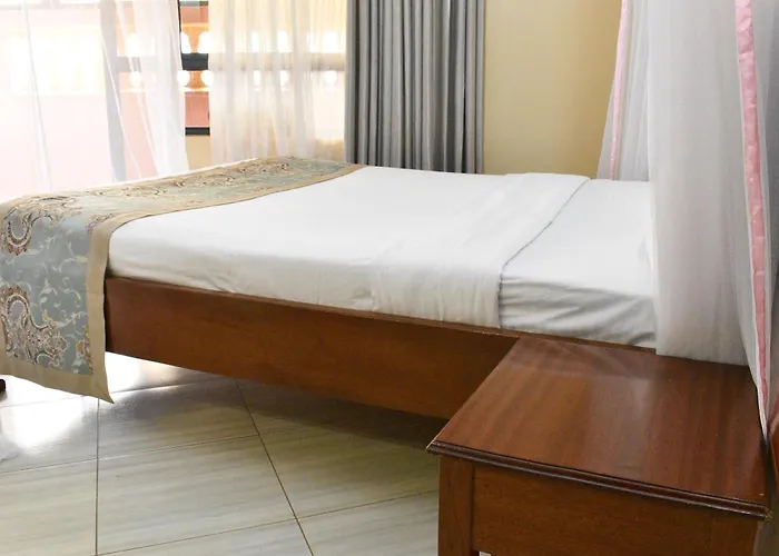 Two Oceans Hotel Voi