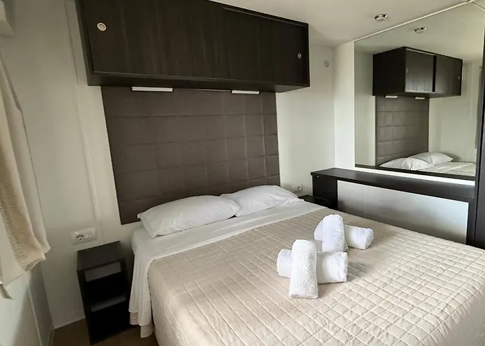Chrissa Camping Rooms & Bungalows
