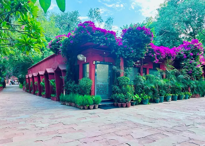 Hotel Sheela, 100M From Taj Mahal