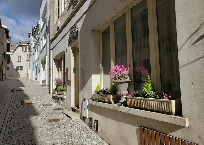 Hotel De Montaulbain