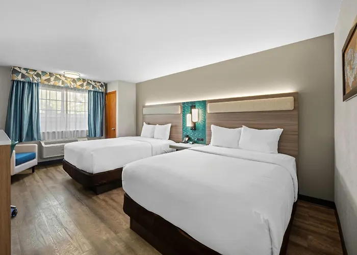 Econo Lodge Inn & Suites Santa Fe South