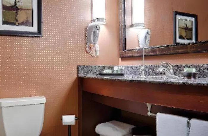 Best Western Plus KC Speedway Inn&Suites