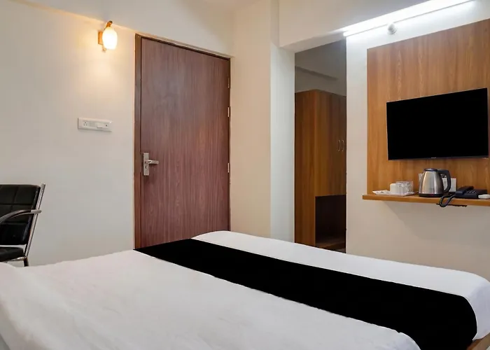 Super Townhouse Lohegaon Near Pune Airport Formerly Landmark Regency