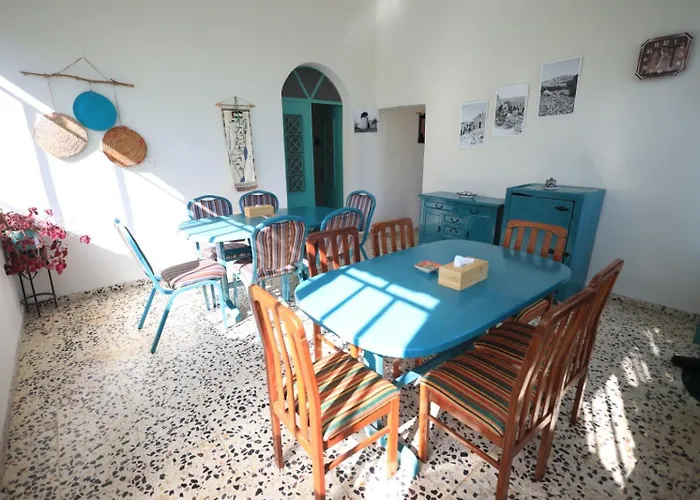 Taybeh Guest House البيت الشادي