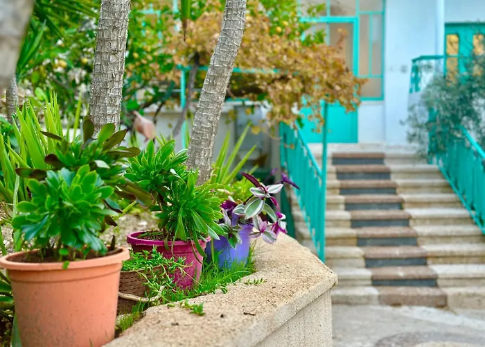 Taybeh Guest House البيت الشادي