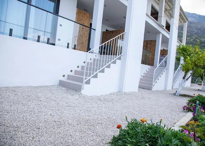 Uzeiri Guest Hotel