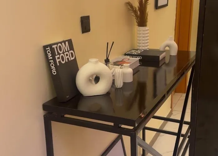 Tops Lounge And Suites