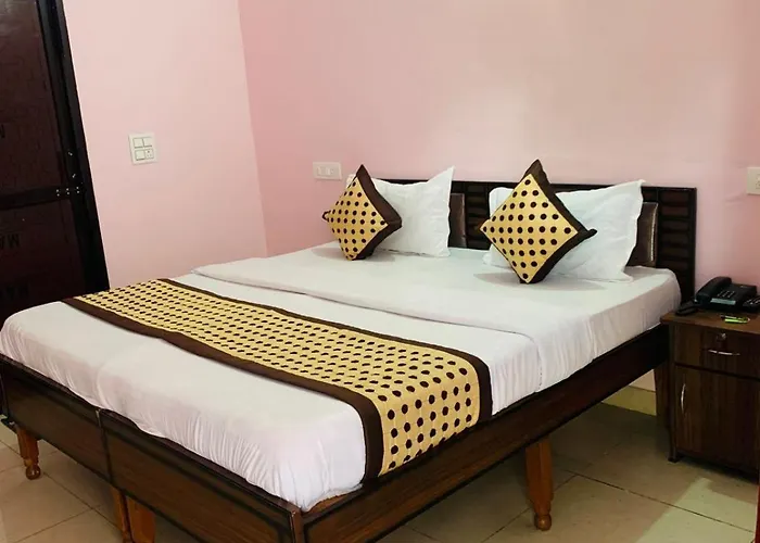 Hotel Mahadev Home-Stay !! Near Chandigarh It'L Airport