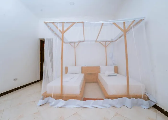 Farashuu Luna Hotel