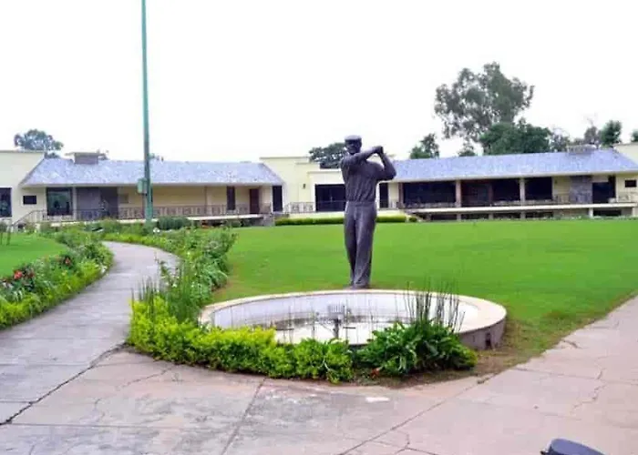 Hotel Ambassador Sukhna Lake