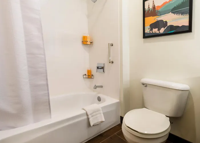 Gray Wolf Inn & Suites