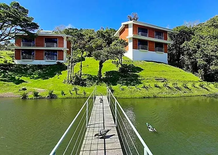 Burbi Lake Lodge Monteverde