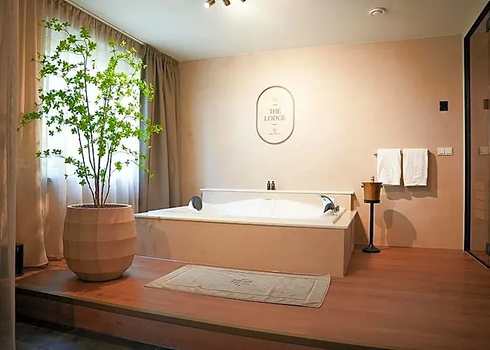 The Lodge Bed & Wellness Oisterwijk Sauna, Jacuzzi, Luxury