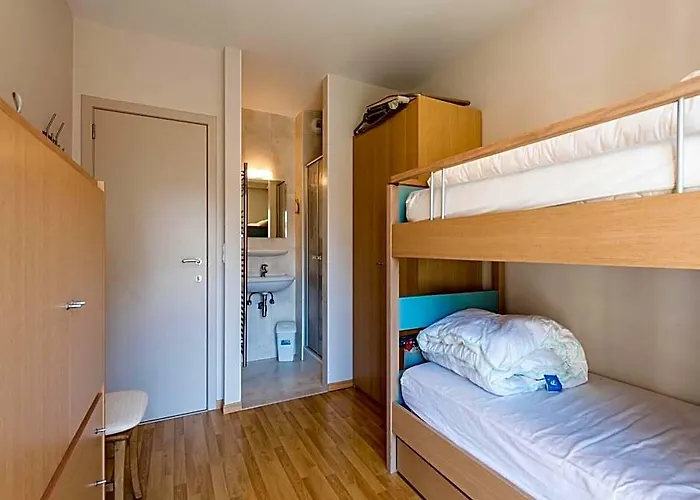 Apartment Near Seawall With Sea View