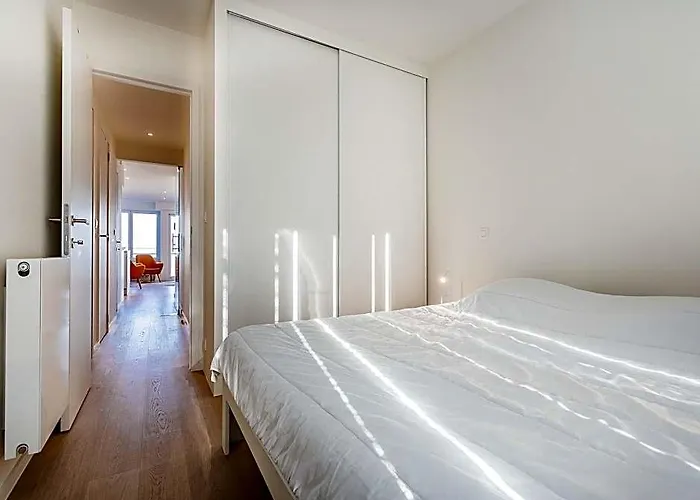 Apartment On Zeedijk With Stunning Sea View