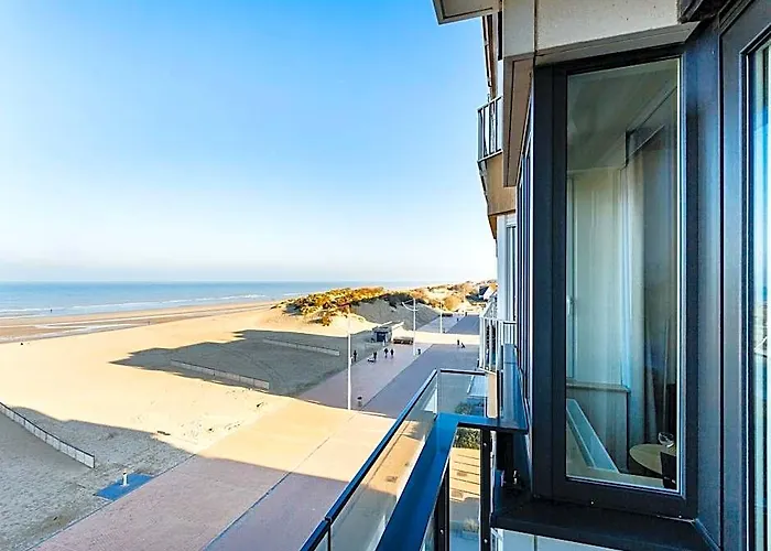Apartment On Zeedijk With Stunning Sea View