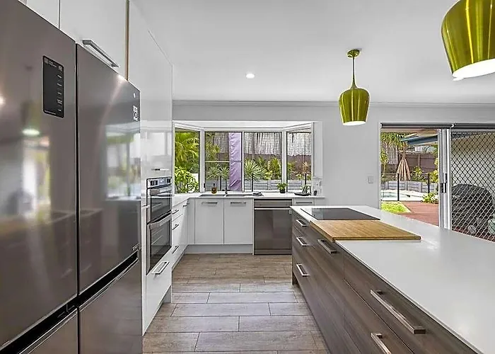 The Seahaven ~ Family Home With Pool, Pet Friendly