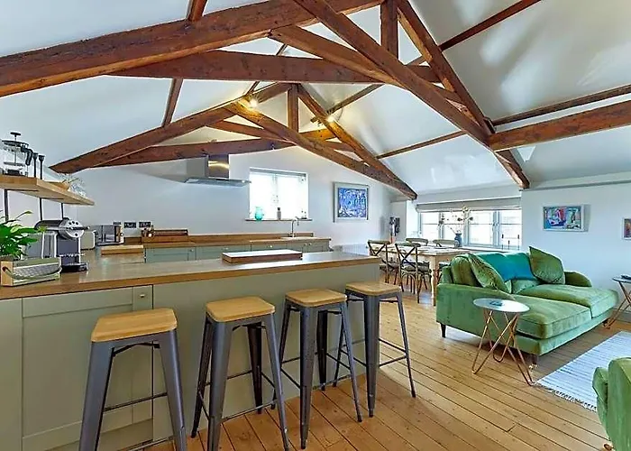 Spacious 2 Bedroom Coach House In Cley Norfolk